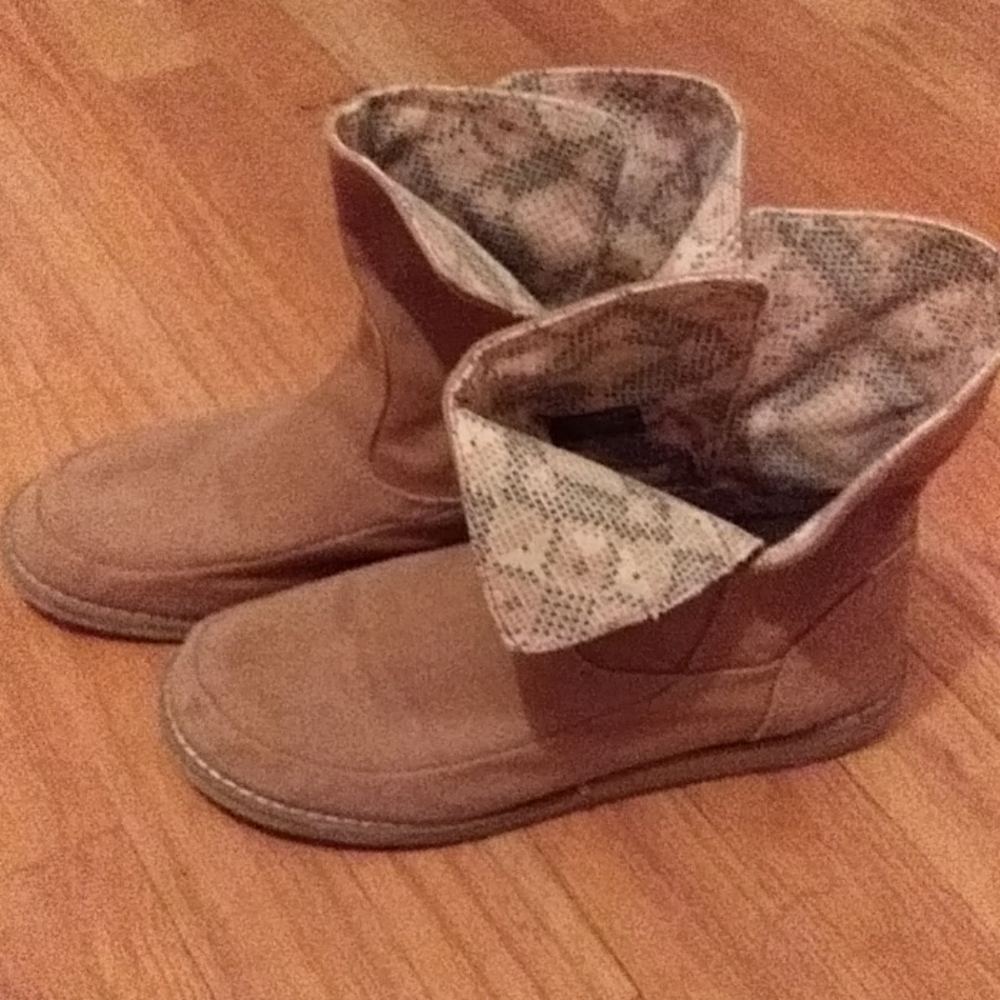 Sanuk Boots
